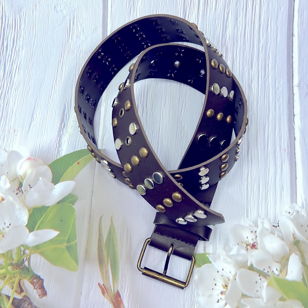 WOMAN’S BELT WITH SILVER AND ANTIQUE GOLD DOTS